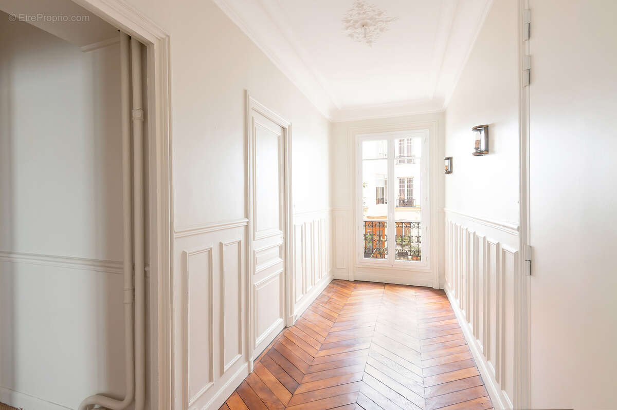 Appartement à PARIS-16E