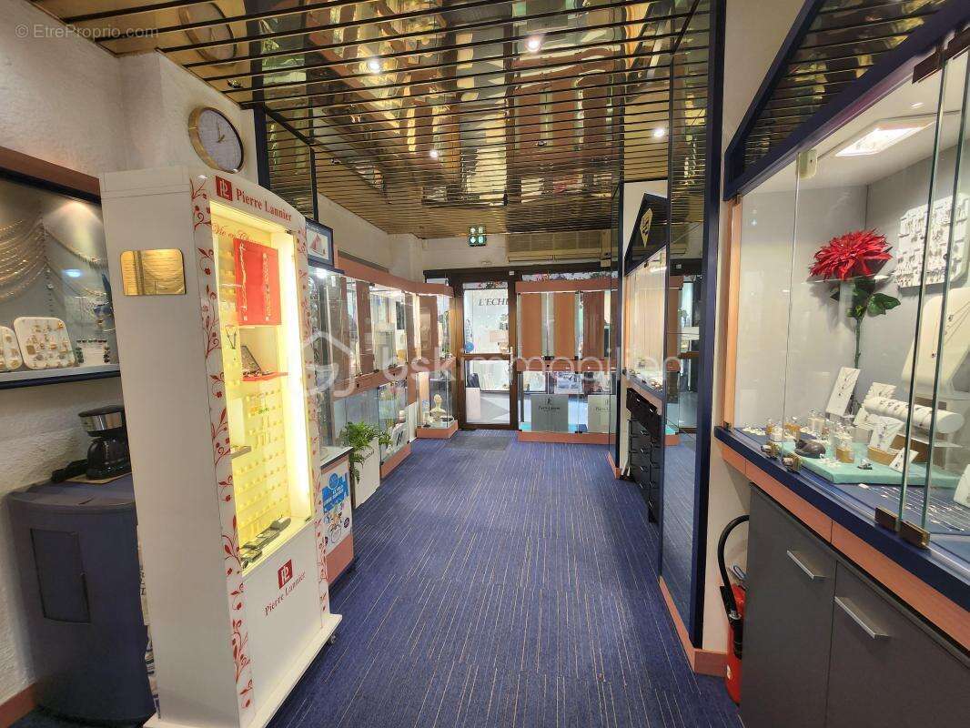 Fonds de commerce d'une bijouterie centre ville d'Auray - photo 2