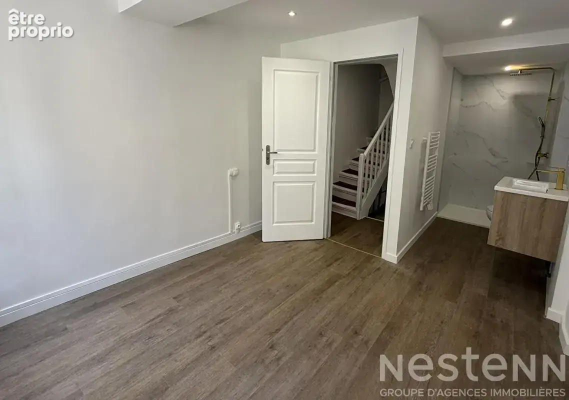 Maison de ville entièrement rénovée dans la Bastide de Carcassonne avec deux chambres en suite à proximité de l'université - photo 3