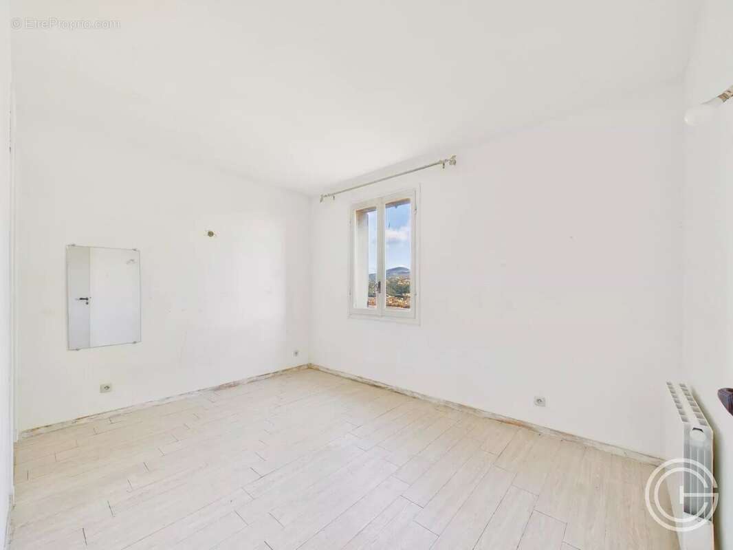 Maison à SAINT-LAURENT-DU-VAR