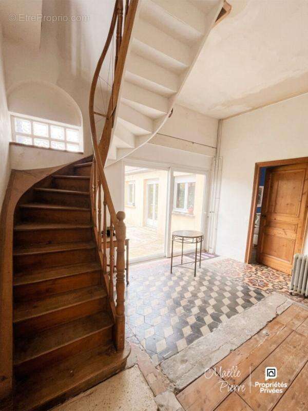 Maison Morbecque 7 pièce(s) 196 m2 - Cachet de l'ancien, beaux volumes et fort potentiel - photo 3