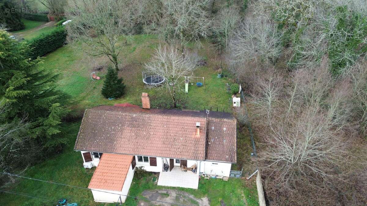 Maison à DOUVILLE