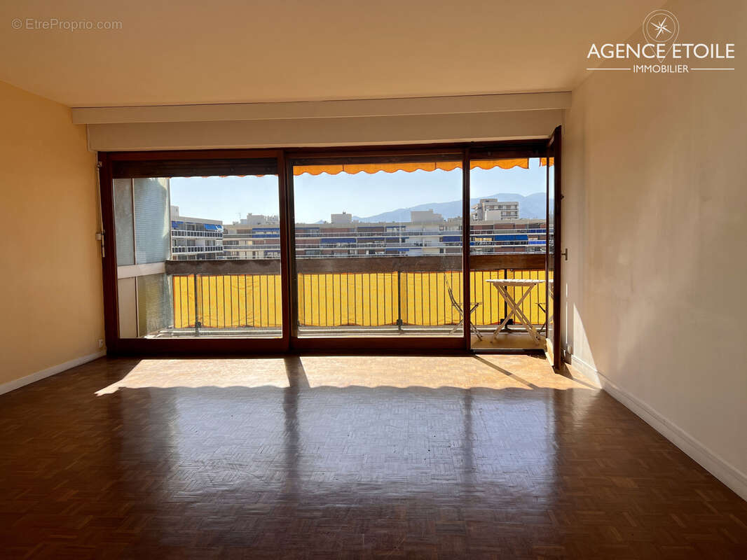 Appartement à MARSEILLE-6E