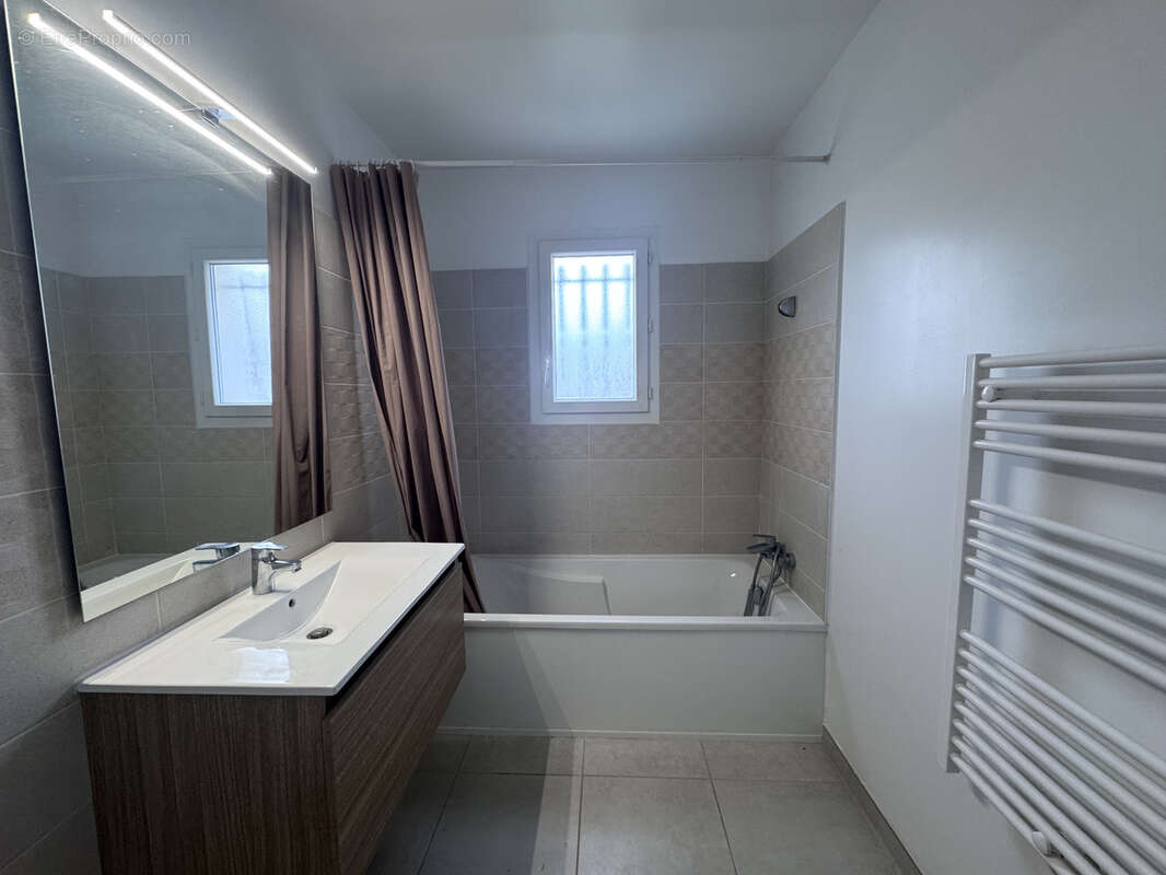 Maison à LA BATIE-ROLLAND