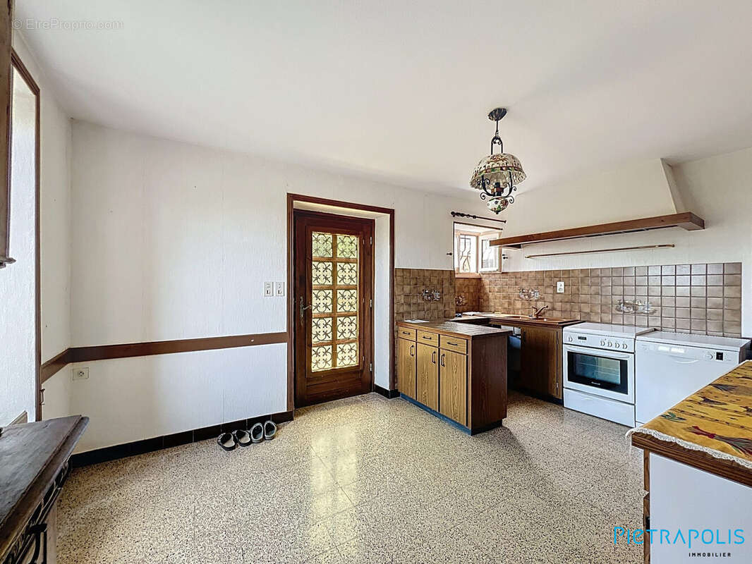 Maison 120 m² à Saint-Vincent-De-Reins  - photo 4