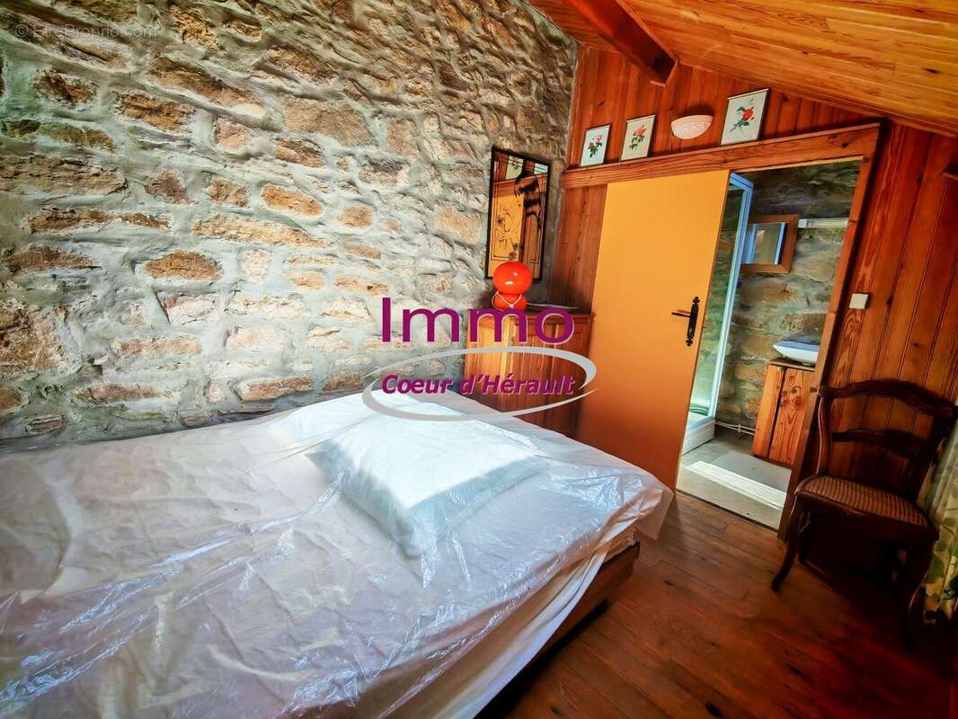 SAINT-PRIVAT : maison de village en pierres avec cave et terrasse - photo 10