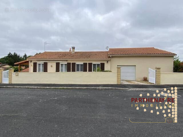 Maison à PARTHENAY