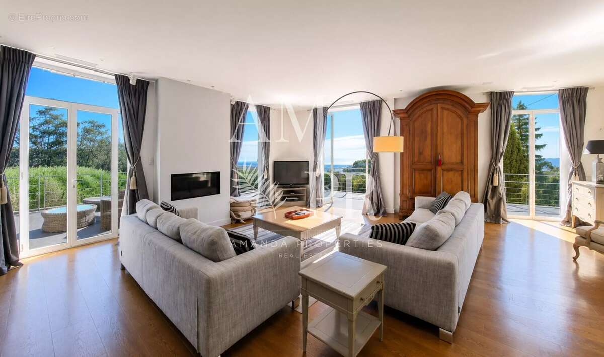 Baisse de prix de 1 062 000€ - exclusivité : villa unique - à deux pas de la croisette - vue mer - photo 9