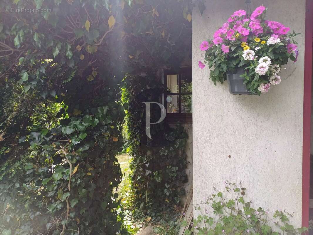 Maison à VERRIERES-LE-BUISSON