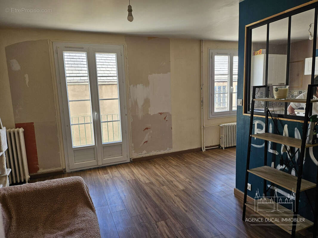 Appartement à VARENNES-VAUZELLES
