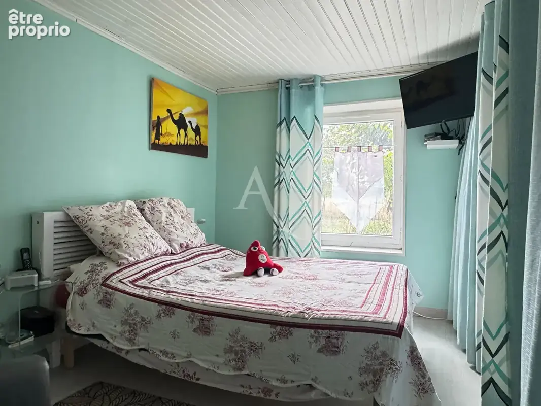 Maison - grandes dépendances - 13 000 m² de terrain - photo 8