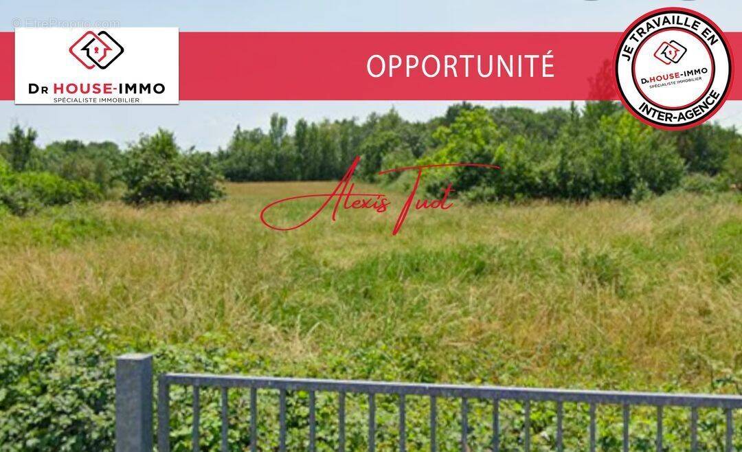 Terrain à AMBARES-ET-LAGRAVE