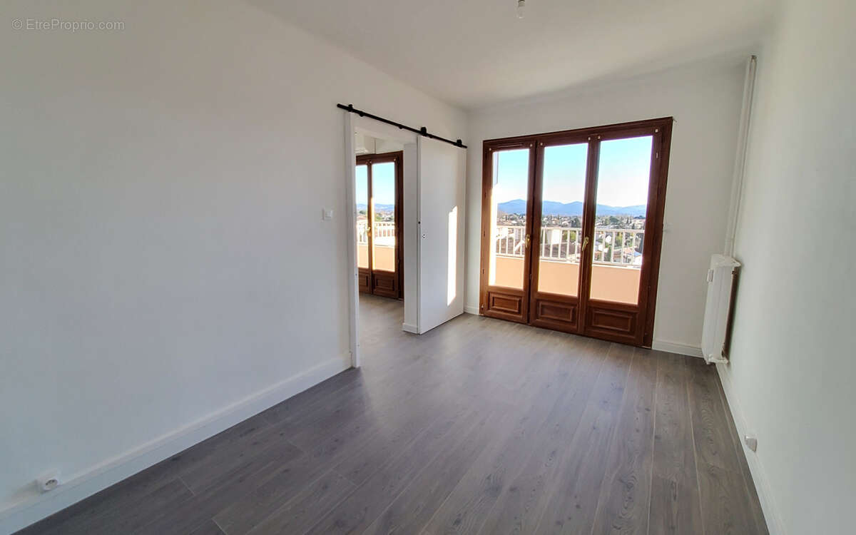 Appartement à CUERS