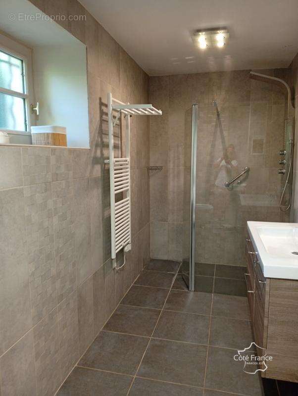 Maison à LA ROCHE-CANILLAC