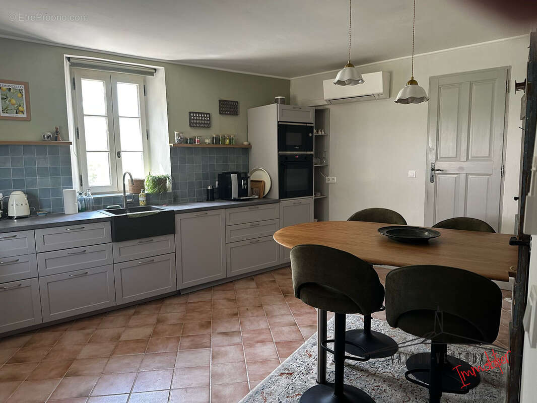Maison à CRESTET