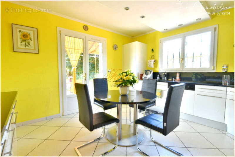 Entre Montpellier et Nimes , sur la commune de GALARGUES Villa F5 ( 4 chambres) sur 1250 m2 + piscine - photo 6