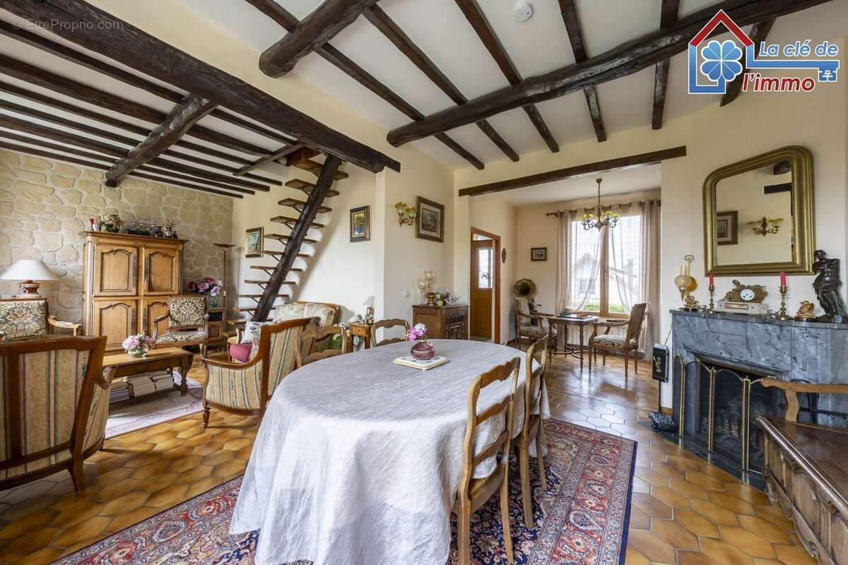 Maison à VAUX-LE-PENIL