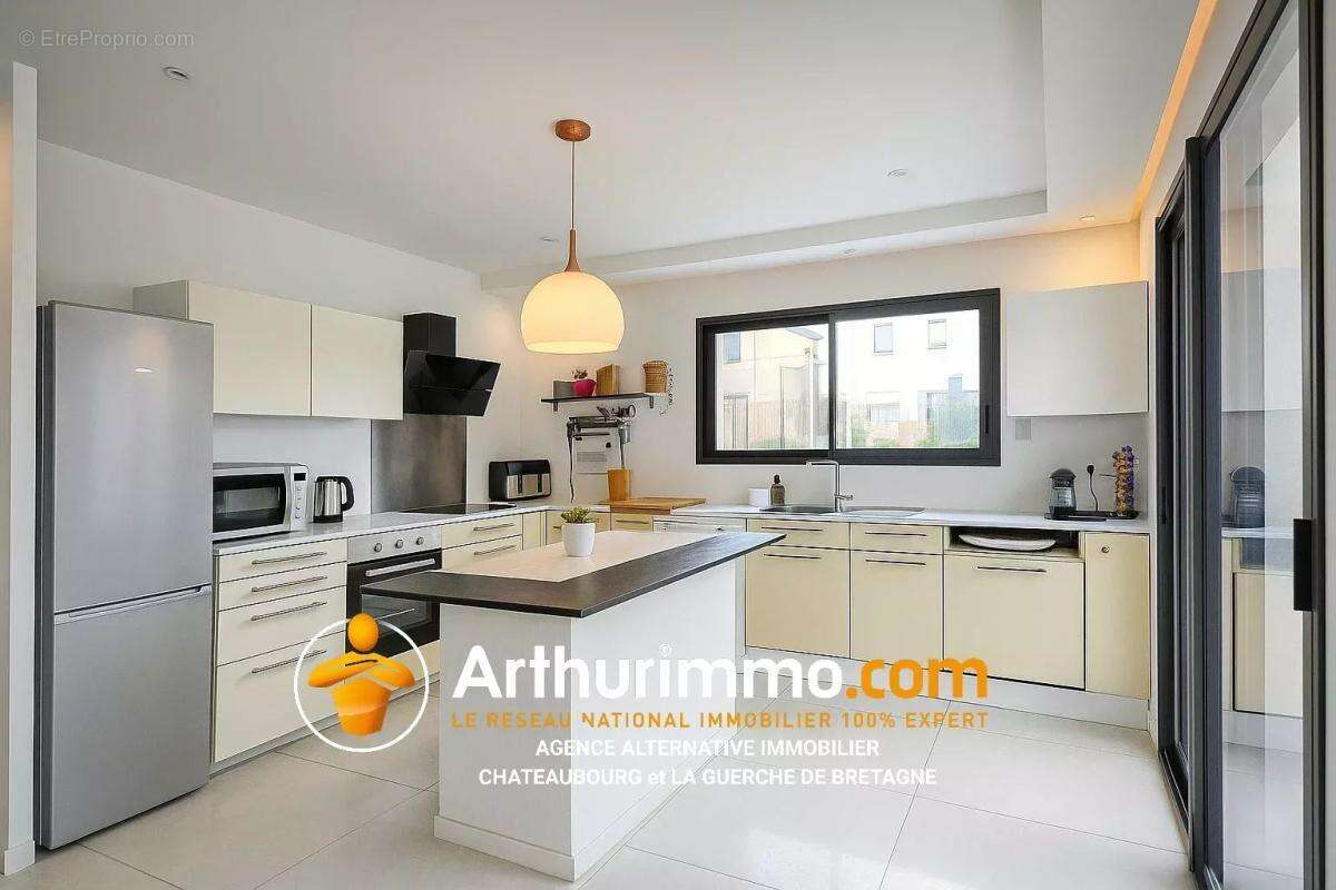 Maison à SAINT-ERBLON