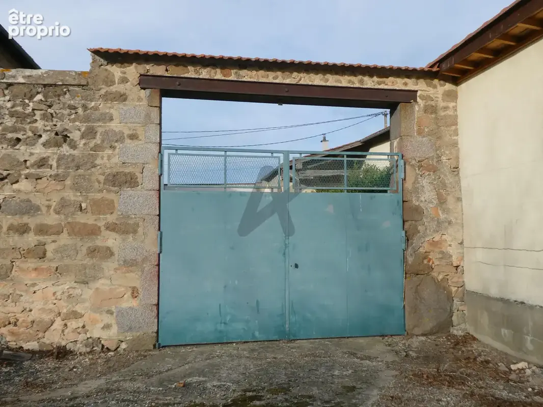 Grande dépendance en pierre de plus de 400 m2 avec 2800 m2 de terrain - photo 12