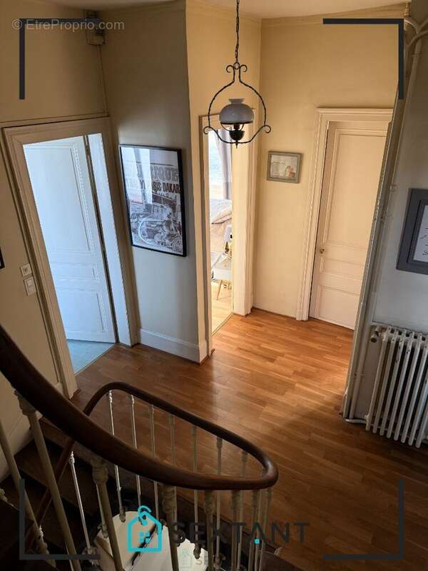 Superbe Maison de Maître de 215 m² à Saint-Aubin-lès-Elbeuf - photo 10