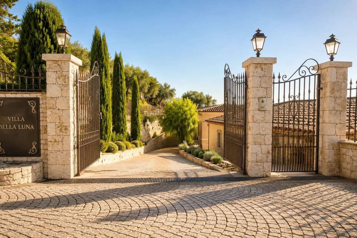 Eze "village" - propriété de 2 villas 450m²  piscine  vue mer - photo 8