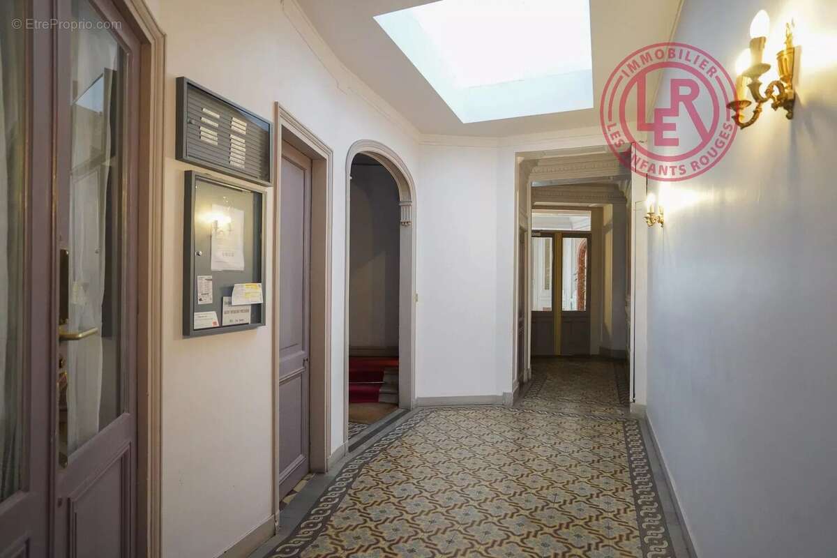 Paris 7ème - Ecole Militaire - Avenue de la Bourdonnais - Appartement de 2 chambres de 45,53m2 au dernier étage par ascenseur - photo 15
