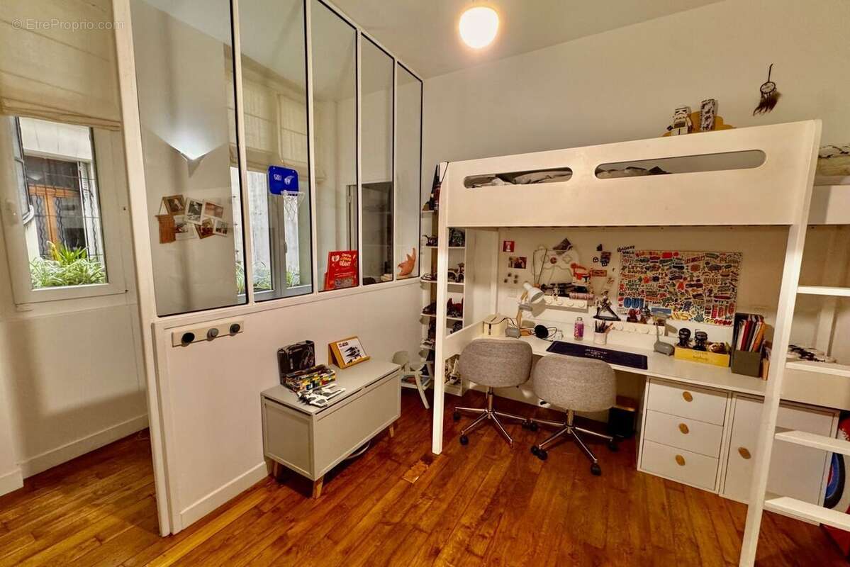 Appartement à PARIS-10E