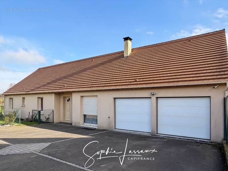 Maison récente de plain-pied à vendre en exclusivité à Authevernes – 152,35 m² – 5 pièces – 3 chambres – Double garage – Pièce c - photo 14