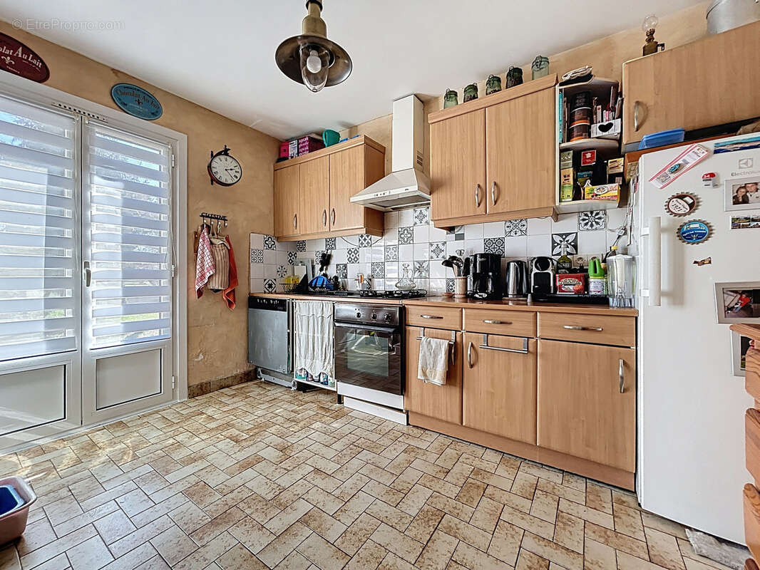 Maison à SAINT-PANTALEON-DE-LARCHE