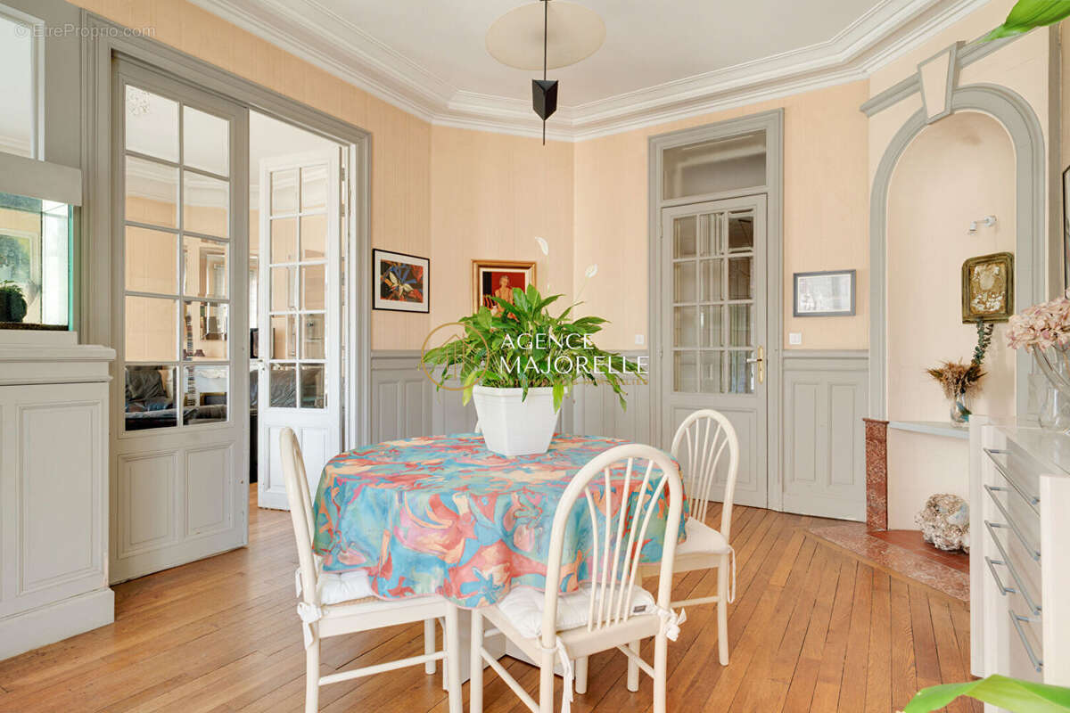 Appartement bourgeois de caractère - 148 m² - 4 chambres - photo 2