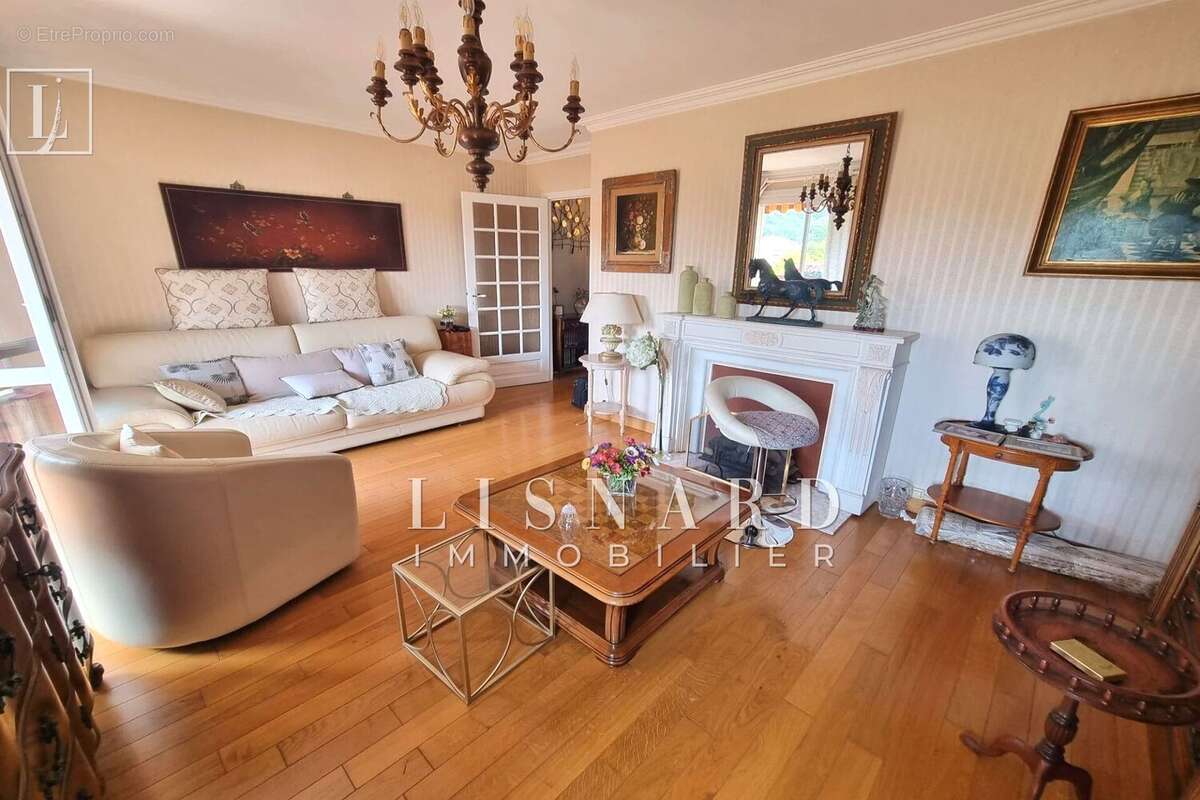 Appartement à VALLAURIS
