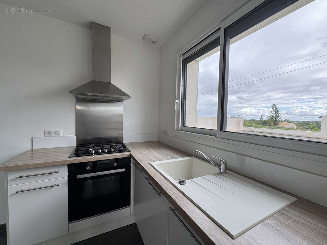 Maison de plain-pied 2018 à vendre à NIORT secteur Paul Guérin   3 chambres + garage - photo 4
