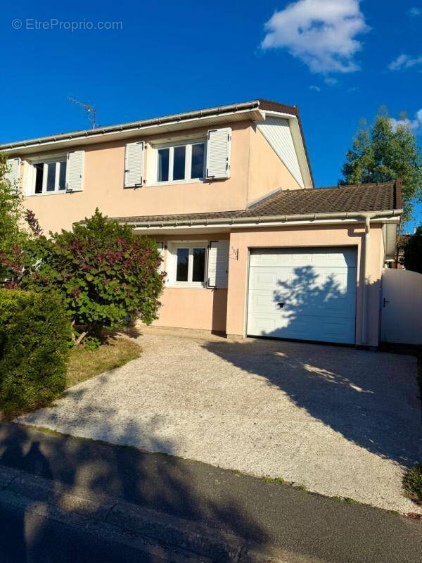 Maison à SAINT-GERMAIN-LES-CORBEIL