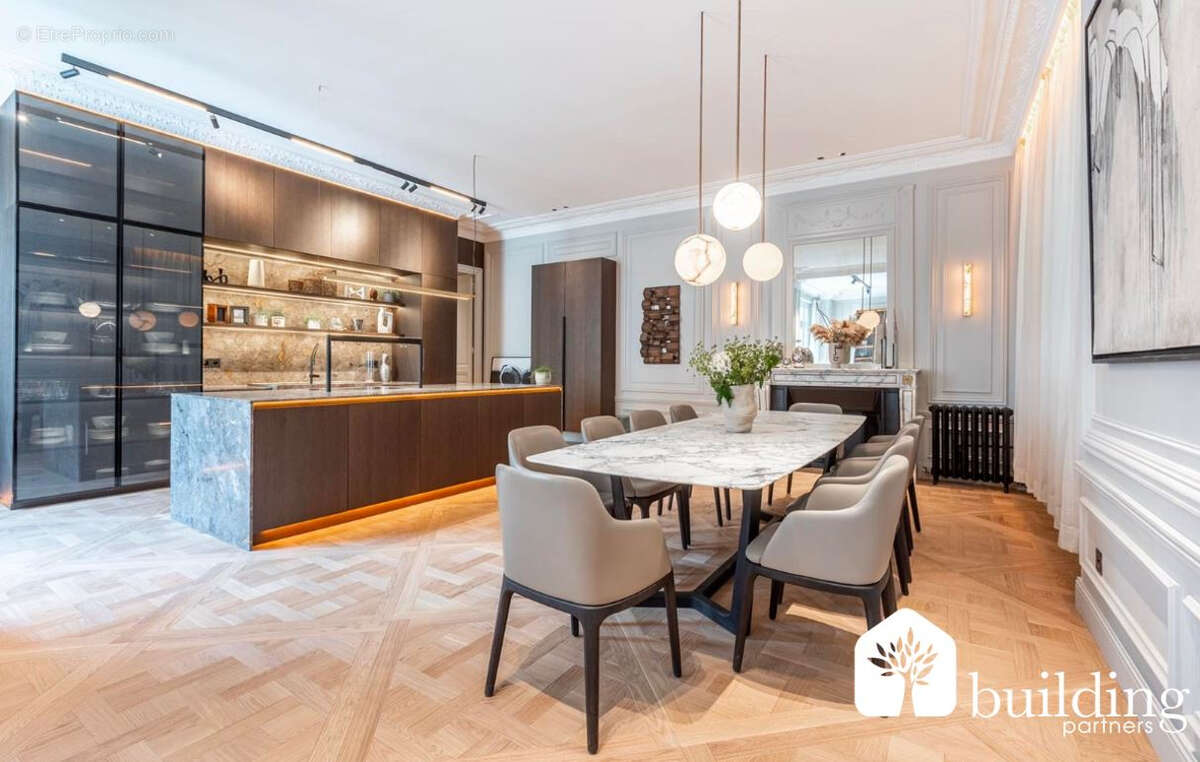 Appartement à PARIS-16E