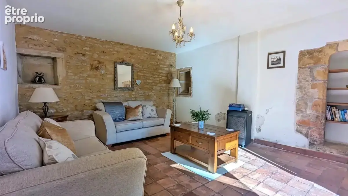 Parfaitement situé à proximité de Sarlat et Montignac - Ensemble de bâtiments avec piscine - photo 3