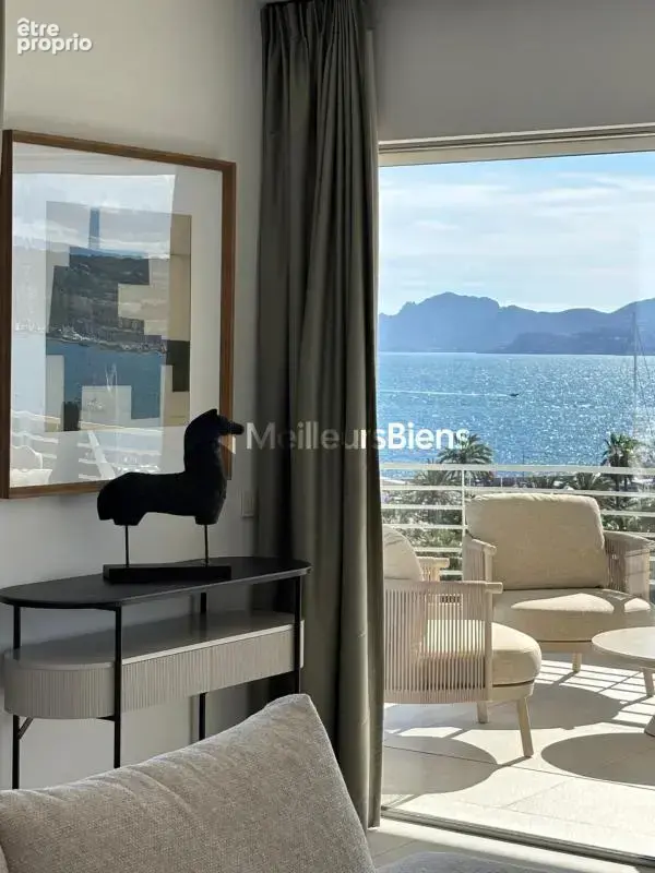 Cannes Croisette : , Rare, penthouse d'exception, terrasse et vue mer imprenable - photo 5