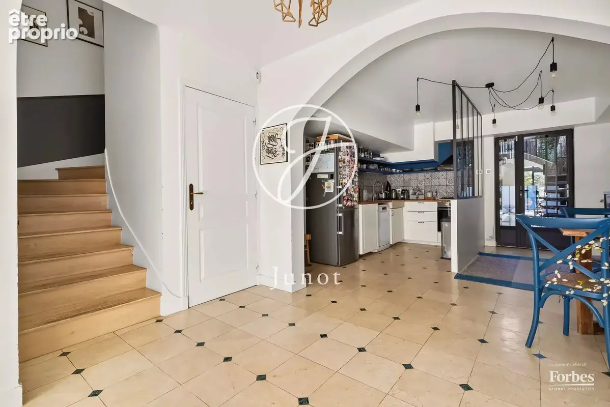 Suresnes - REPUBLIQUE- Maison 6 pièces - photo 6