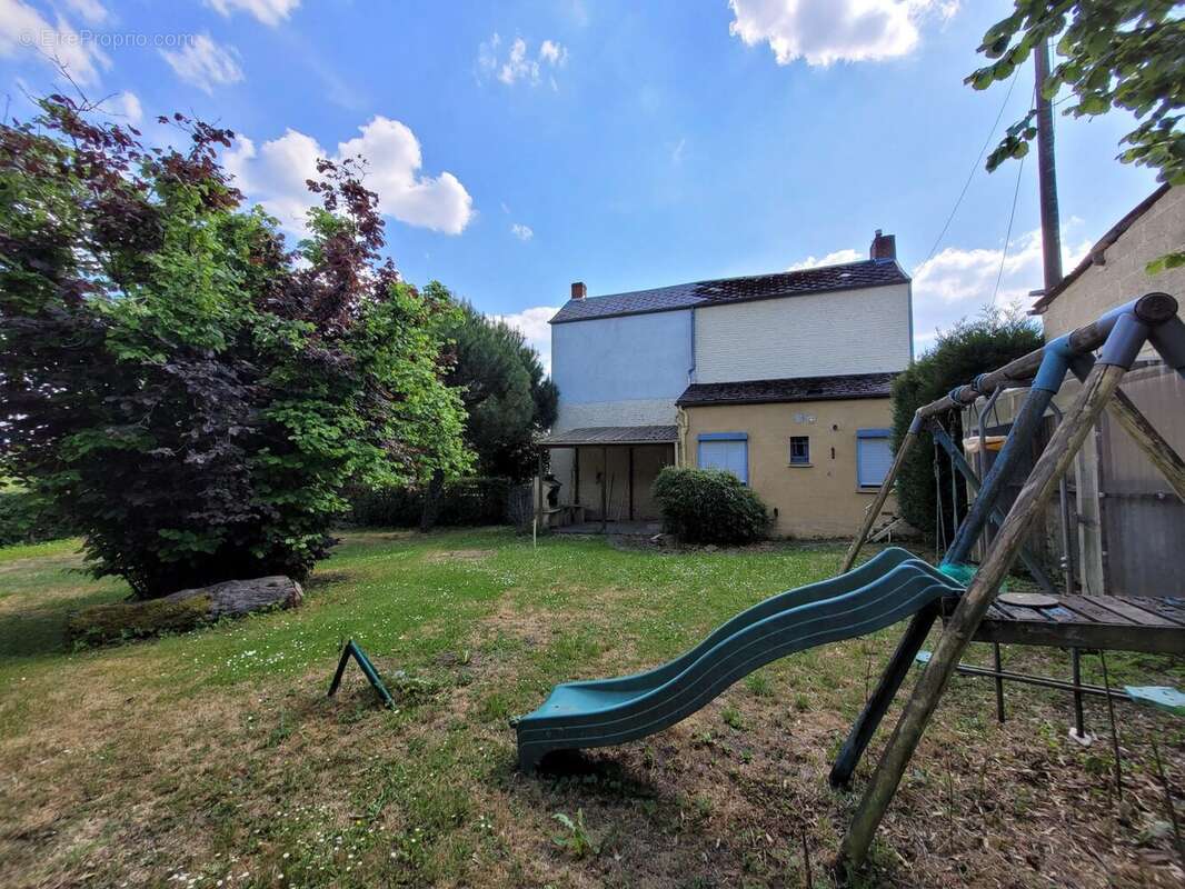 Maison à AVESNES-SUR-HELPE