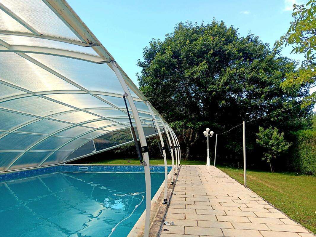 Propriété de 141 m2   avec  piscine - photo 13