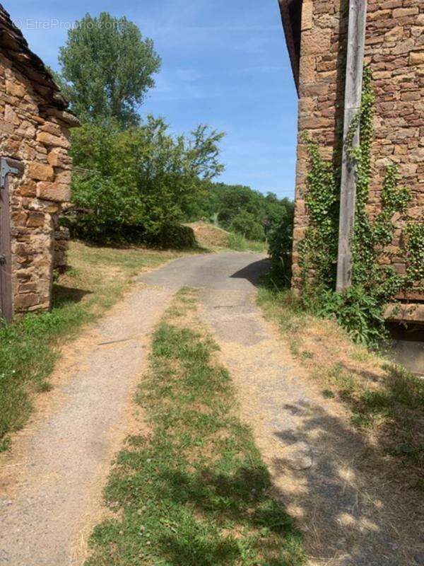 Maison à SAINT-SERNIN-SUR-RANCE