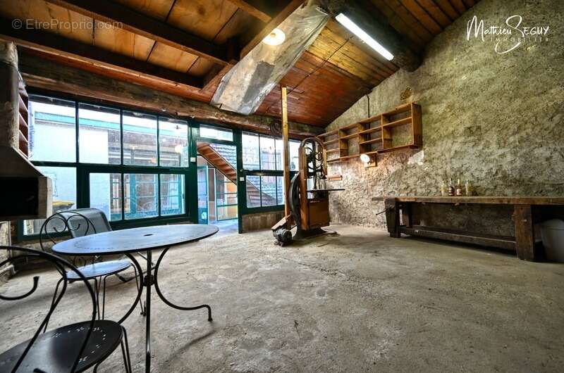 Ancienne maison du menuisier avec son atelier au coeur du village de Millery - photo 19