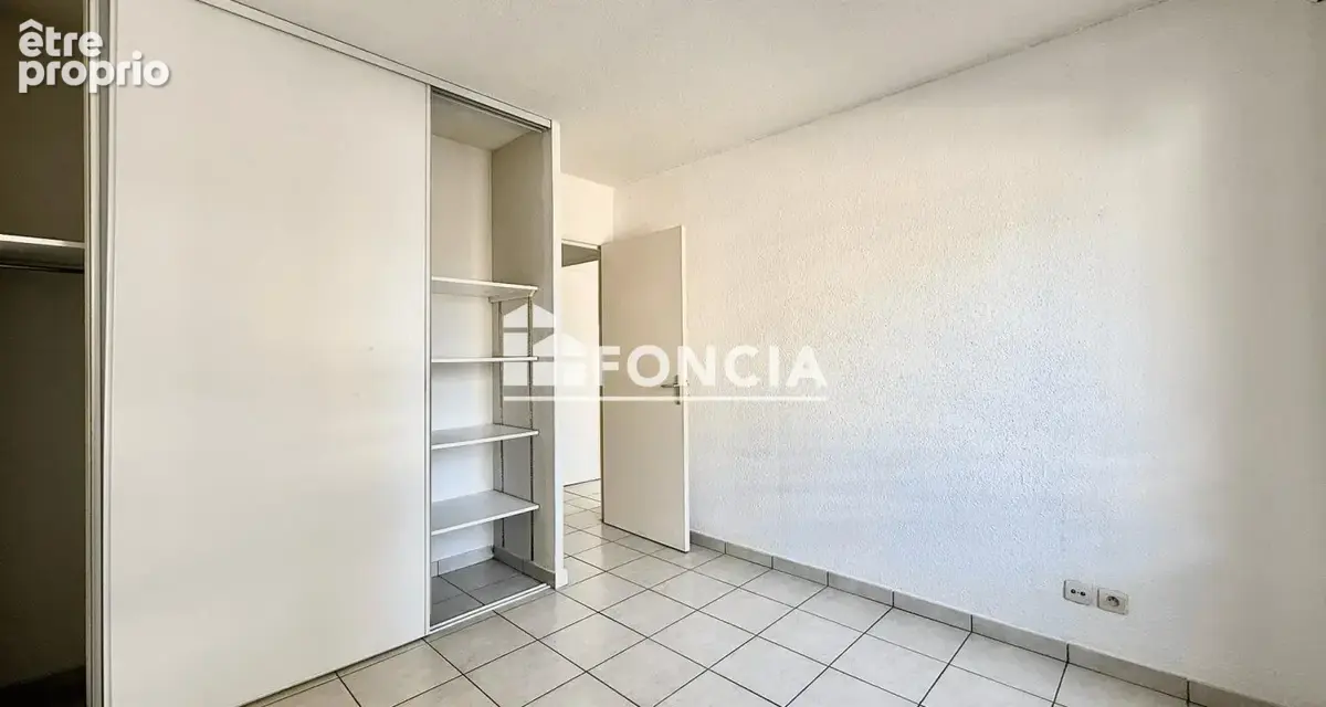 Appartement T2 avec terrasse et places de parking - photo 5