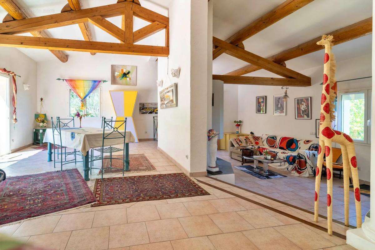 Maison à SAINT-ESTEVE-JANSON