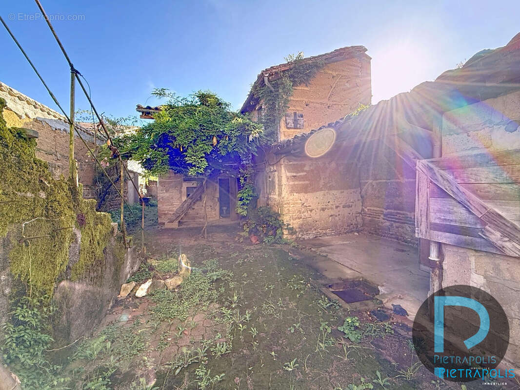 Maison à MONTMERLE-SUR-SAONE