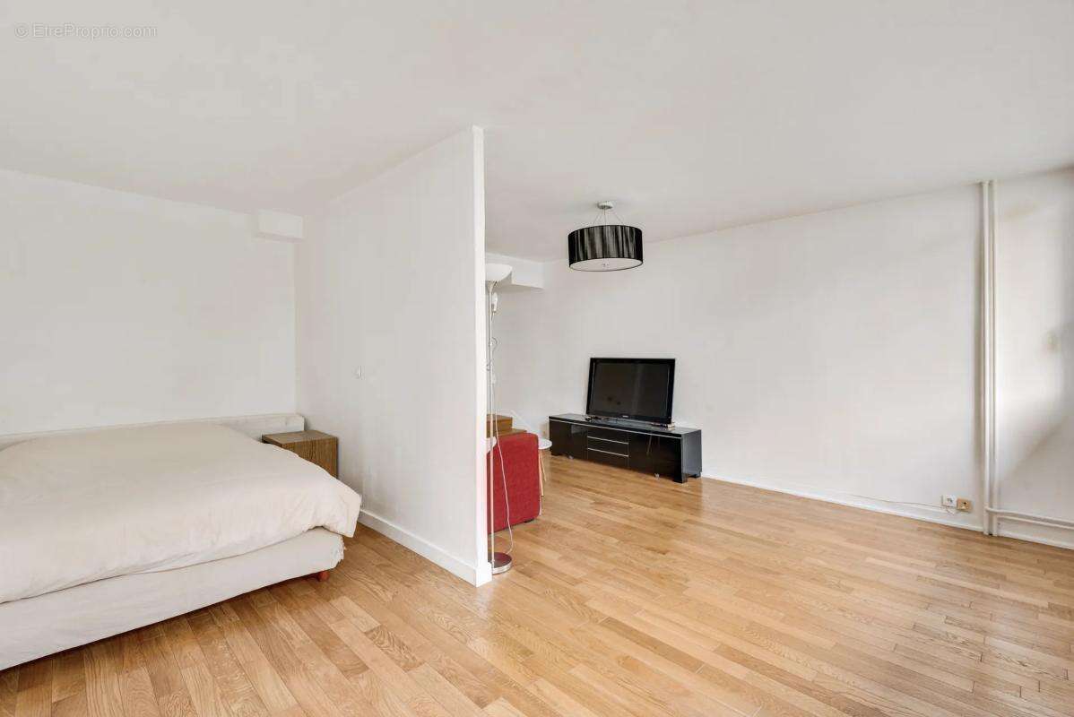 Appartement à PARIS-14E