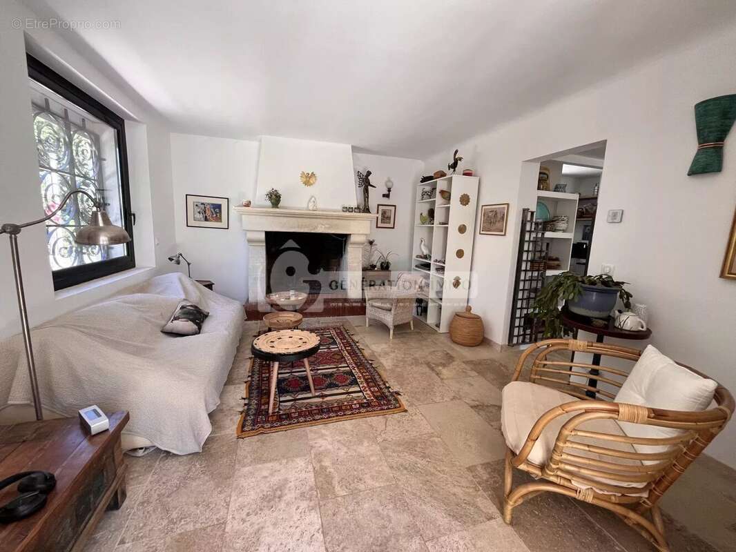 Maison à FONTVIEILLE