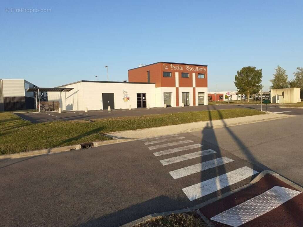 Commerce à MAIZIERES-LA-GRANDE-PAROISSE