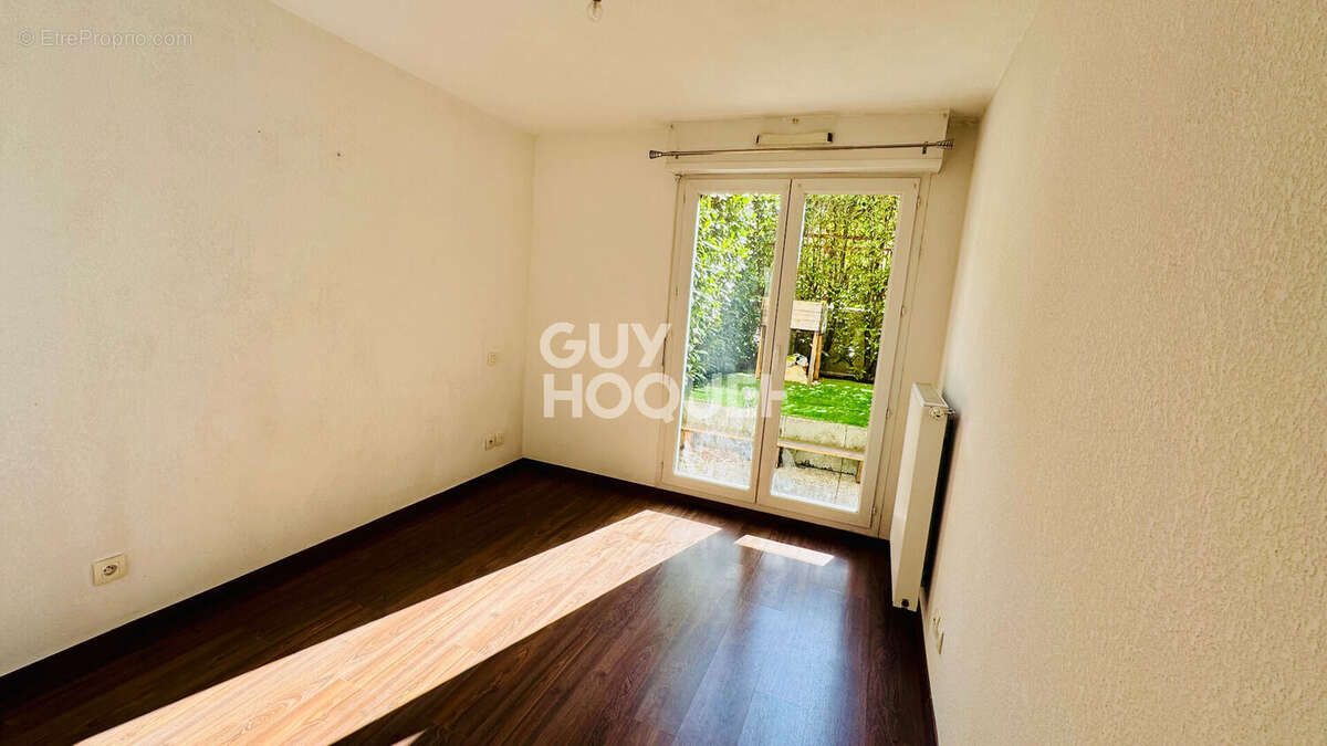 Appartement à CRUSEILLES