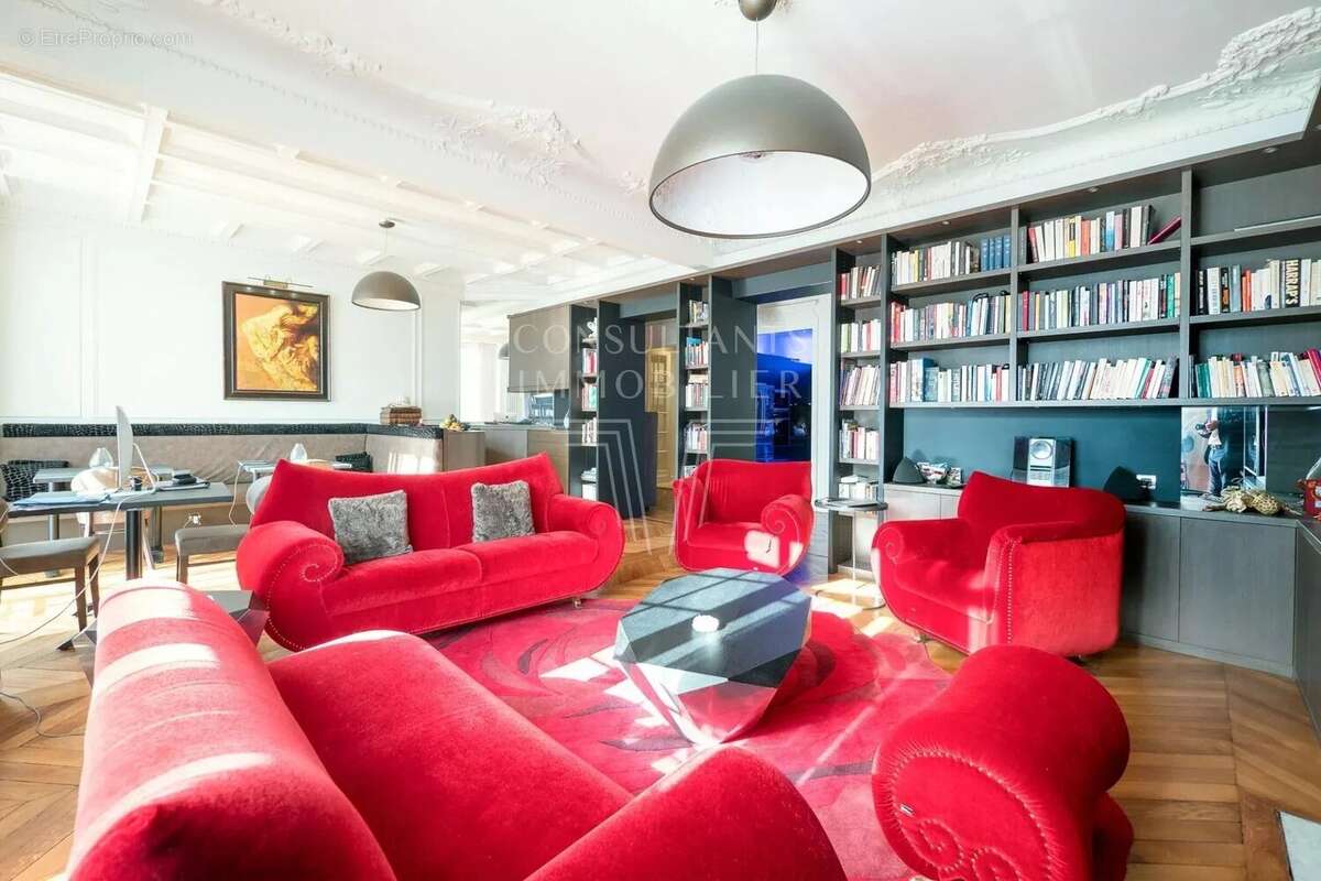 Appartement à NEUILLY-SUR-SEINE