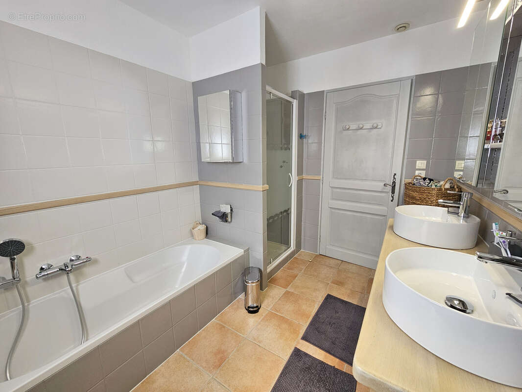 Maison à BAGNOLS-EN-FORET